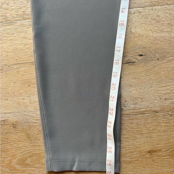 Lululemon On The Fly Woven Pant grays size 4 price firm - Picture 7 of 8